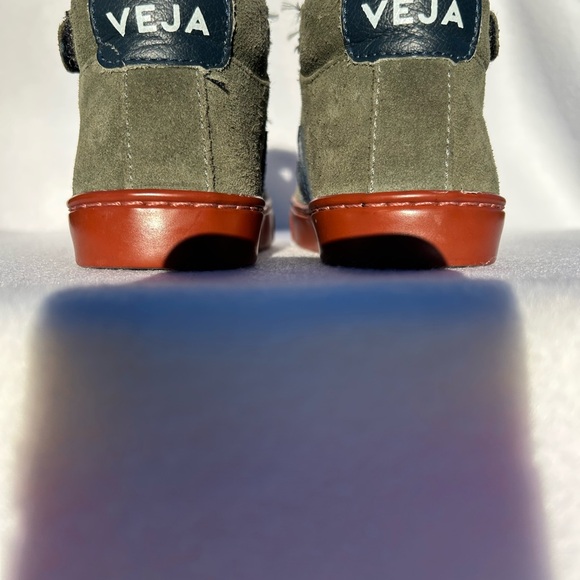 Veja Kids Green and Red High-Top Sneakers. - Picture 4 of 7